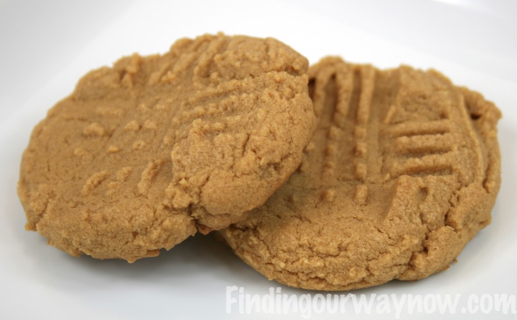 Easy Peanut Butter Cookies, findingourwaynow.com